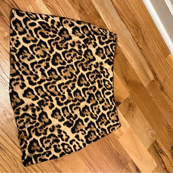 Chic Leopard Print Mini Skirt - Picture 5 of 5